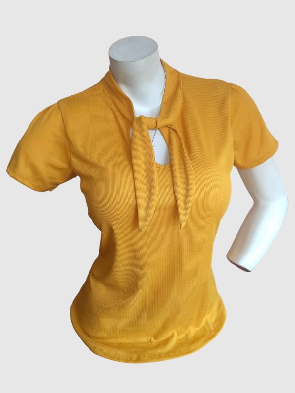 Blusa con cuello corbata en BB rip